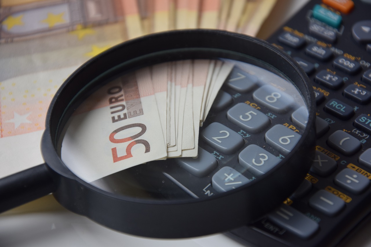 Stojąc przed wyborem najlepszego źródła finansowania dla swojej firmy, warto rozważyć różne opcje